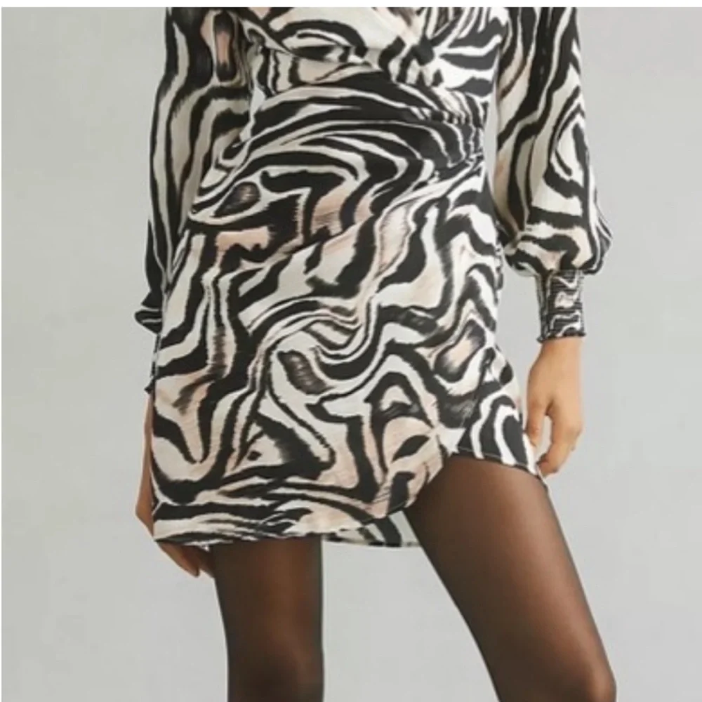 Anthropologie Faux Wrap Zebra Print Long Sleeve Mini Dress sz 12P - Picture 13 of 15